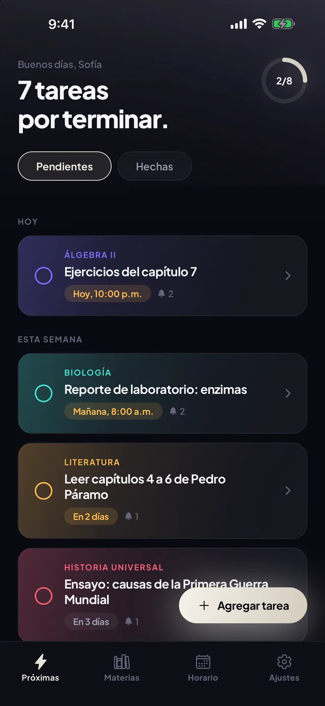 La pantalla Próximas: tareas agrupadas en Hoy y Esta semana, cada una con el color de su materia y su hora de entrega.